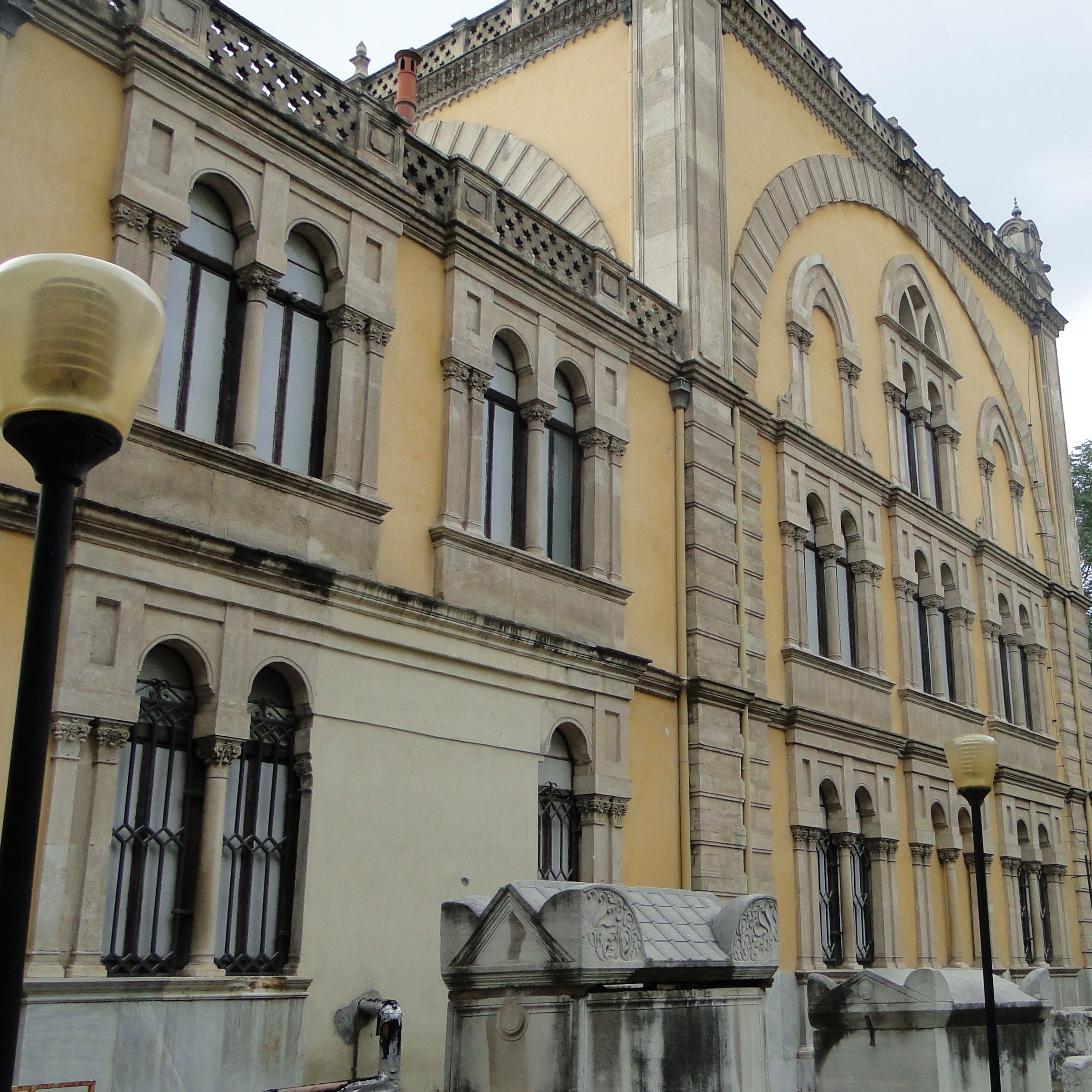 Modern image suggesting the afterlife of messianic forms